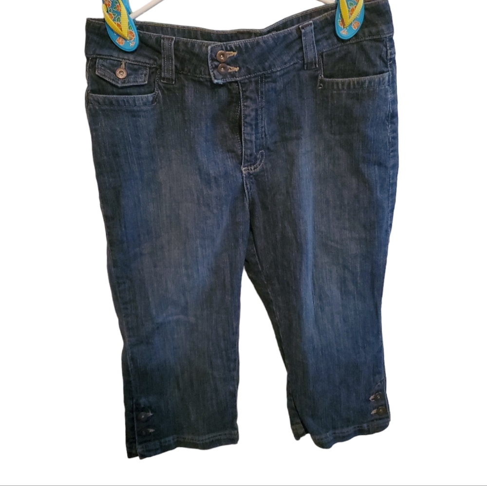 Lee Just Below The Waist Womens Capri Jeans‎ size 14m 2 button closer
